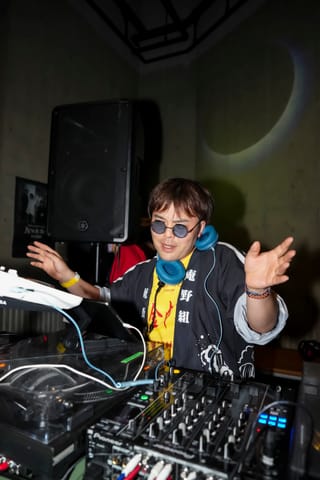 19:54 1F AXXCIS