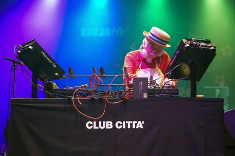 21:10 1F LIVE / 小西康陽