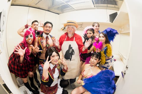 21:33 BACKSTAGE